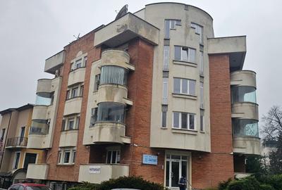 Apartament cu 3 camere semidecomandat, mobilat în Capitale - 11