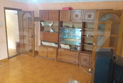 Apartament cu 3 camere semidecomandat, mobilat în Micro 11