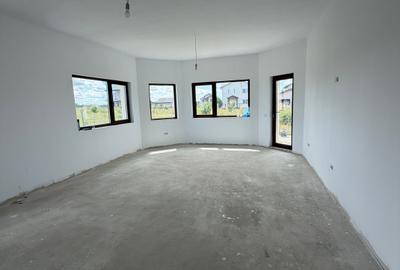 Casă cu 5 camere cu Canalizare în Central - 4