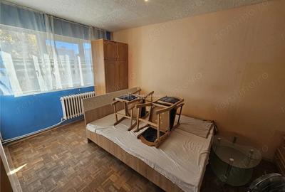 Apartament cu 2 camere semidecomandat, mobilat în Micro I - 5