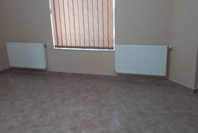 Casă cu 4 camere în Central - 2