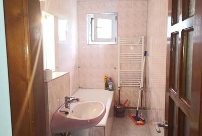Apartament cu 2 camere decomandat în Traian
