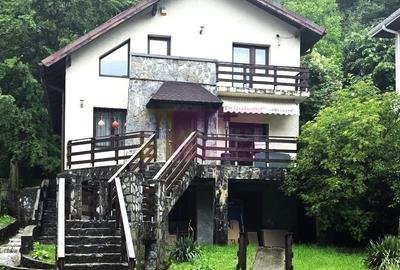 Casă individuală cu 5 camere cu Canalizare în Sud - 1