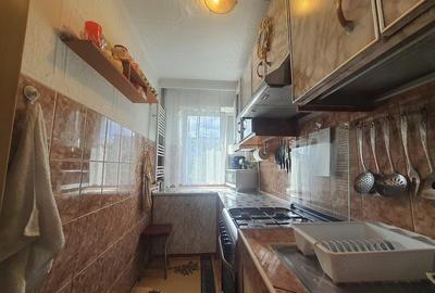 Apartament cu 2 camere semidecomandat în Km 4 - 10