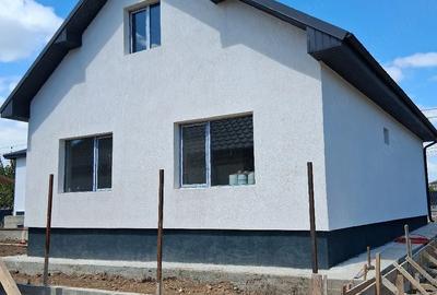Casă cu Teren 260 Mp în Traian - 1