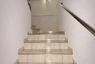 Spațiu comercial, de 144 mp, în Central - 6