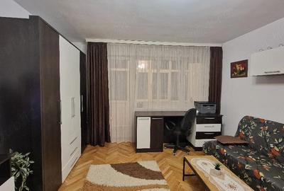 Apartament cu 2 camere decomandat în Plopilor