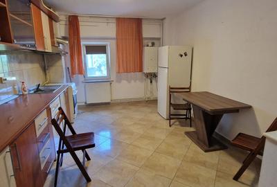 Apartament cu 4 camere decomandat în Gara