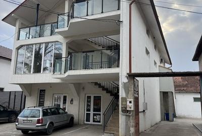 Spațiu comercial, de 400 mp, în Central - 8