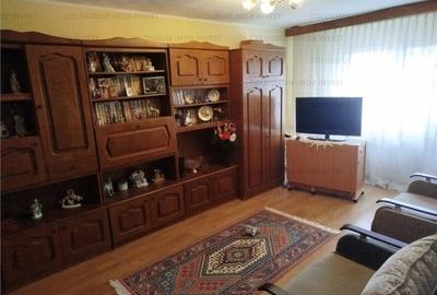 Apartament cu 2 camere decomandat în Tractorul