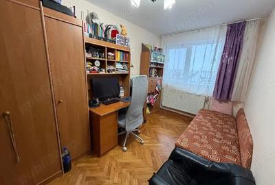 Apartament cu 4 camere semidecomandat în Aurel Vlaicu - 1