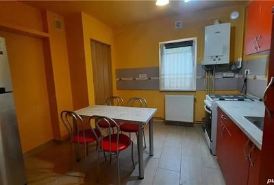 Apartament cu 3 camere decomandat în Aradului