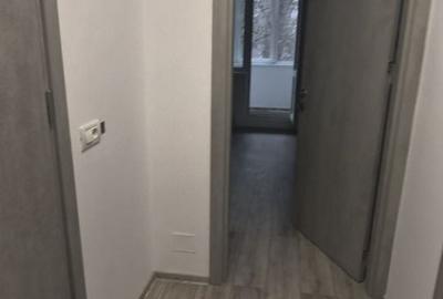 Apartament cu 3 camere semidecomandat în Brâncoveanu