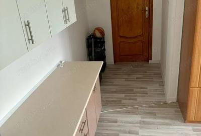 Garsonieră decomandată în Titan