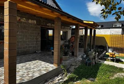 Casă individuală cu 5 camere cu Canalizare în Lascăr Catargiu