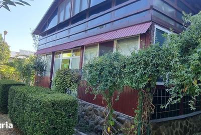 Casă cu 5 camere cu Teren 1000 Mp în Central