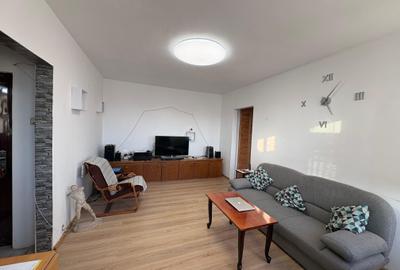 Apartament cu 2 camere semidecomandat în 1 Mai