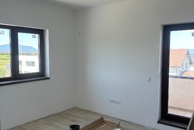 Apartament cu 2 camere decomandat în Sânpetru