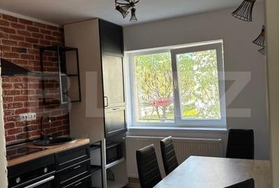 Apartament cu 3 camere decomandat, mobilat în Est
