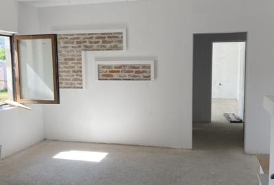 Casă cu 4 camere cu Teren 400 Mp în Central