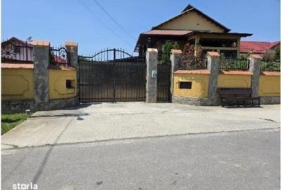 Casă cu 4 camere în Vlașin