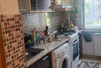 Apartament cu 3 camere decomandat în Drumul Taberei