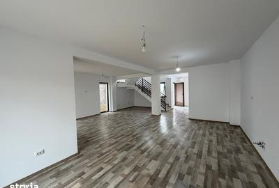 Casă cu 4 camere cu Teren 253 Mp în Central