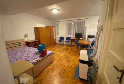 Garsonieră decomandată în Central - 1