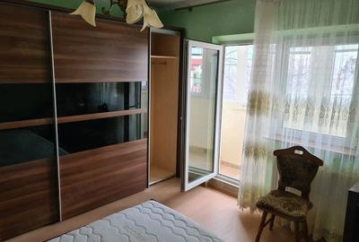 Apartament cu 3 camere decomandat în Vitan