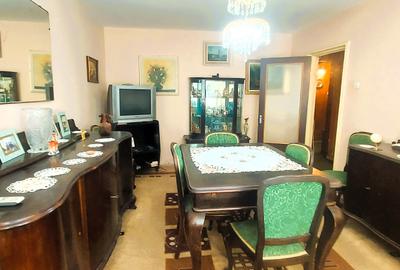 Apartament cu 4 camere decomandat în Drumul Taberei
