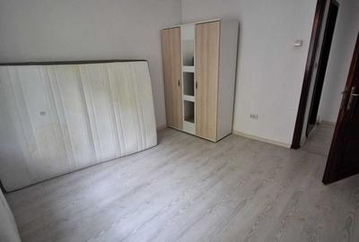 Apartament cu 4 camere decomandat în Tei