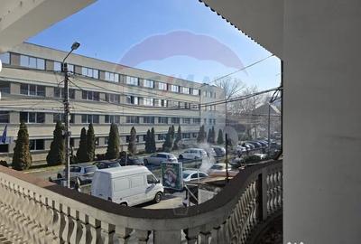 Apartament cu 4 camere decomandat în Central - 2