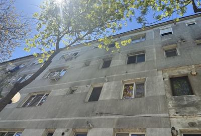Apartament cu 3 camere semidecomandat în Central