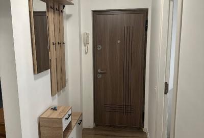 Apartament cu 4 camere decomandat, mobilat în Dacia