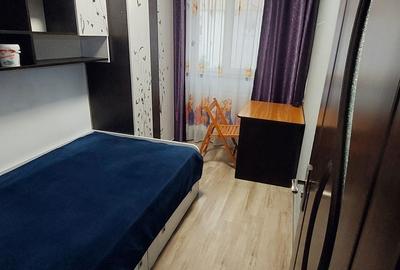 Apartament cu 3 camere decomandat în Sud