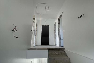 Casă cu 7 camere cu Teren 750 Mp în Central - 1