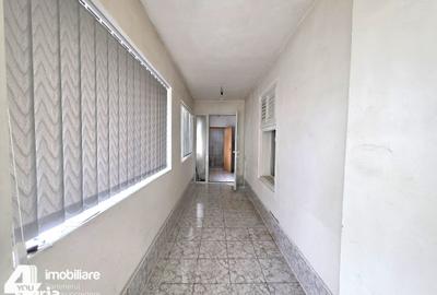 Casă cu 4 camere cu Teren 1737 Mp în Livada - 2