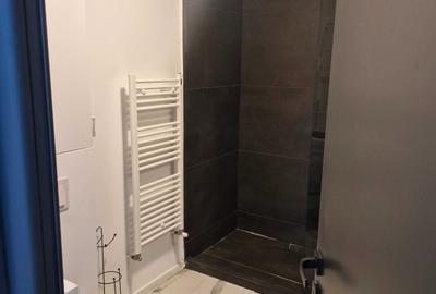 Apartament cu 2 camere semidecomandat, mobilat în Central