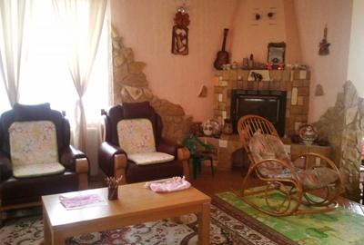 Casă individuală cu 10 camere cu Teren 785 Mp în Central - 1