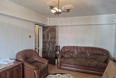 Apartament cu 3 camere decomandat în Sărari
