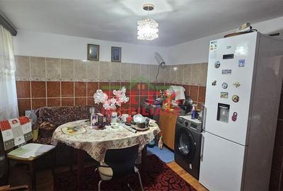 Casă cu 4 camere cu Teren 2300 Mp în Central - 2