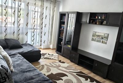 Apartament cu 2 camere decomandat în Rovine