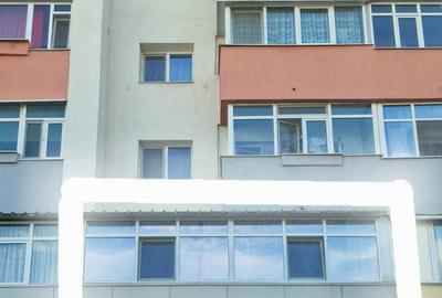 Apartament cu 3 camere decomandat în Exterior Vest