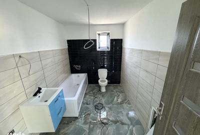 Casă cu 4 camere cu Teren 475 Mp în Tomești