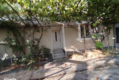 Casă cu 9 camere cu Teren 1716 Mp în Central
