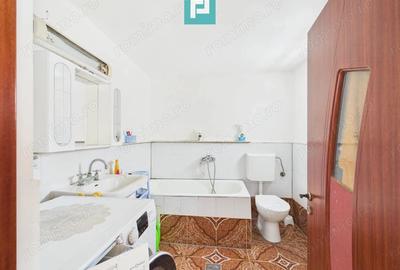 Casă cu 5 camere cu Teren 1400 Mp în Dâmbovița