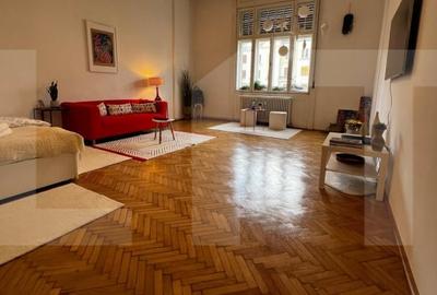 Apartament cu 3 camere semidecomandat, mobilat în P-ța Victoriei