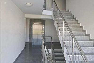 Apartament cu 2 camere decomandat în Tractorul