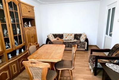 Apartament cu 3 camere semidecomandat în Central