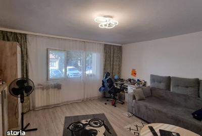 Apartament cu 2 camere decomandat în Nicolina